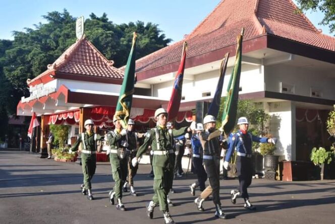 
					Kirab Pataka Jer Basuki Mawa Beya Jatim 2023 Tiba di Trenggalek