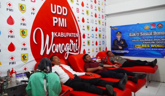 
					Polisi dan Wartawan Wonogiri Kompak Donor Darah Jelang Peringatan HUT ke-72 Humas Polri