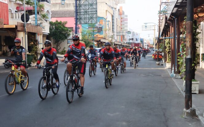 
					Sambut HUT Ke-72 Humas Polri, Kapolres Wonogiri Gowes Bareng 30 Kilometer