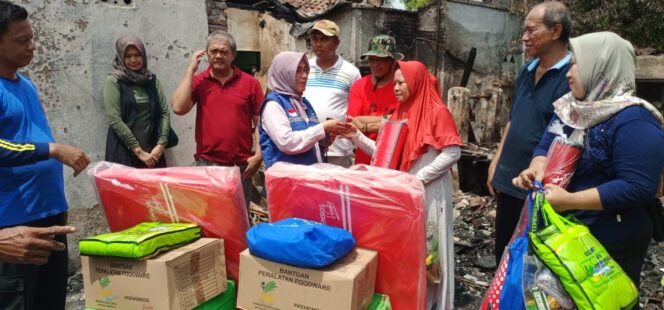 
					Dinsos Probolinggo Salurkan Bansos Bagi Korban Terdampak Kebakaran