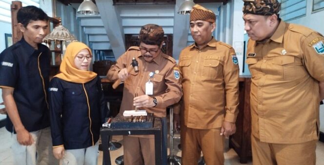 
					DKUPP Probolinggo Lakukan Penapakan Cap Tanda Tera 2024