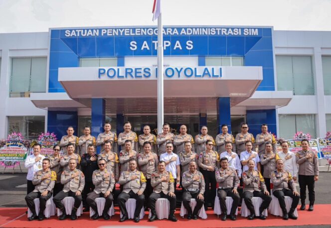 
					Kapolda Jateng Resmikan Satpas Polres Boyolali dan 11 Bangunan Baru