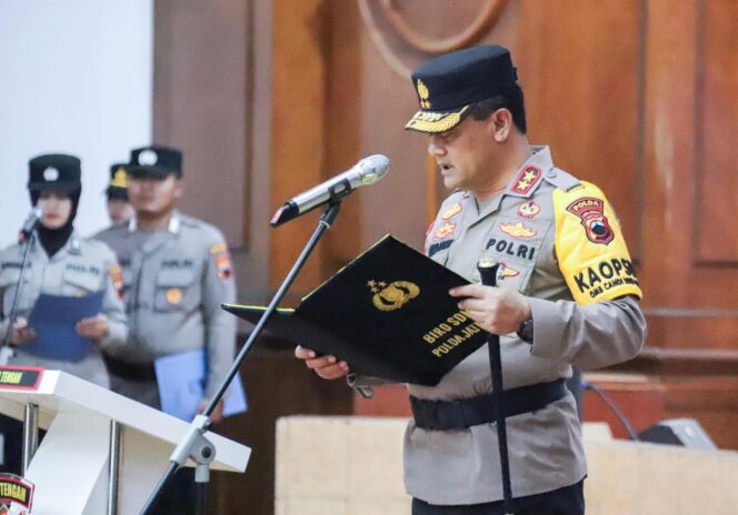 
					Irjen Pol Ahmad Luthfi Pimpin Sertijab Dansat Brimob Polda Jateng dan Kapolres Batang