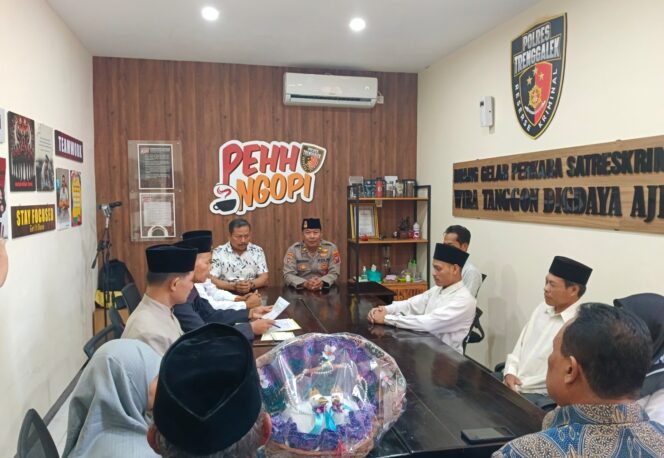 
					Penuh Haru! Mempelai Pria Dipenjara, Wanita Ini Terpaksa Nikah di Mapolres Trenggalek