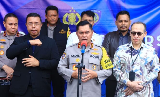 
					Kabaharkam Polri Berangkatkan 111 Personel Polri Amankan TPS Luar Negeri