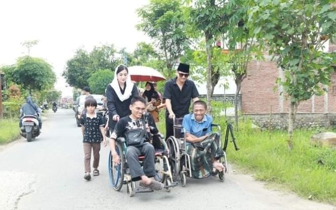 
					Ketua TP PKK Trenggalek Dampingi Suami Tinjau TPS Disabilitas