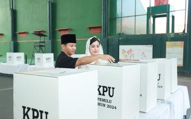 
					Bupati Trenggalek dan Istri Salurkan Hak Suara di TPS 4 Surondakan