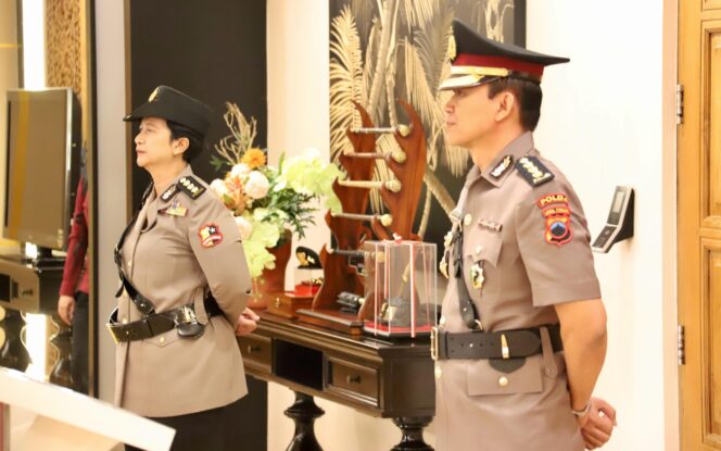 
					Gantikan Kombes Sumy Hastry, Kombes Agustinus MHT Resmi Jabat Kabiddokkes Polda Jateng