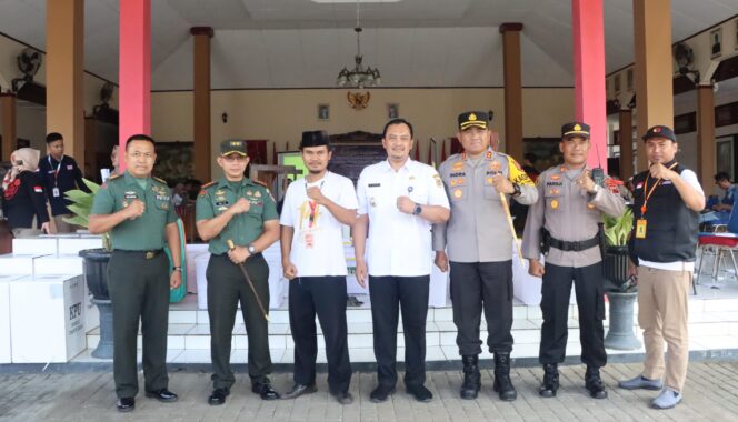 
					Kapolres Wonogiri Pantau Langsung Proses Rekapitulasi Tingkat PPK