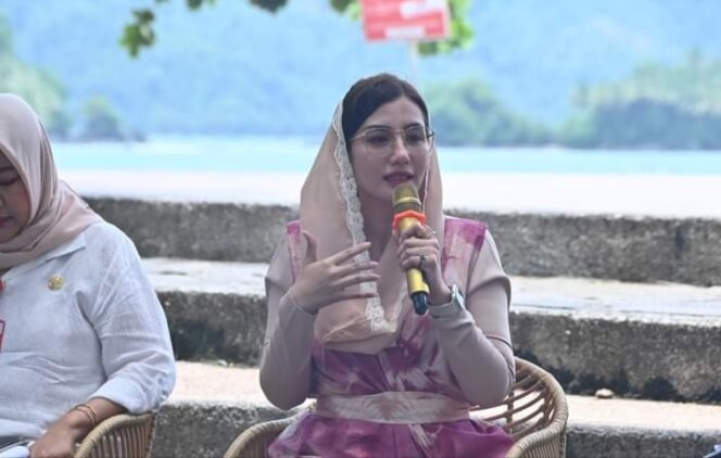 
					Ketua TP PKK Trenggalek Apresiasi Pelaksanaan Musrena Keren di Pantai Prigi 360