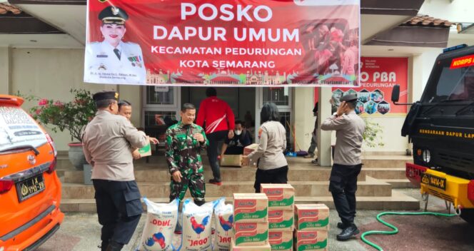 
					Kota Semarang Dilanda Banjir, Aparat Gabungan Siapkan Dapur Umum Bagi Korban