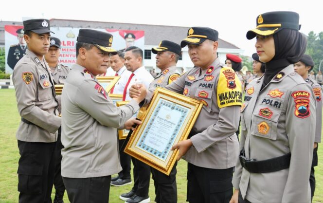 
					Kapolda Jateng beri Penghargaan Kepada 259 Personil Berprestasi