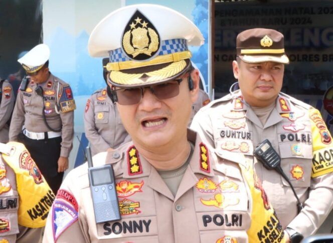 
					Ingat! Mulai 5 – 16 April 2024, Truk Sumbu Tiga Dilarang Melintas di Tol Trans Jateng dan Sejumlah Jalan Arteri