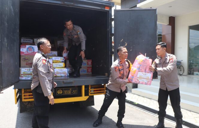 
					Polres Trenggalek Kirim Bantuan Kemanusiaan Untuk Korban Banjir di Jawa Tengah