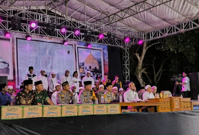 
					Waka Polres Wonogiri Hadir dan Pimpin Pengamanan Pengajian Akbar di Ponpes Darul Faizin Jatisrono