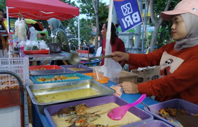 
					Kulinernya Menggoda Selera, Berburu Menu Makanan Berbuka Puasa di Pasar Pon Trenggalek
