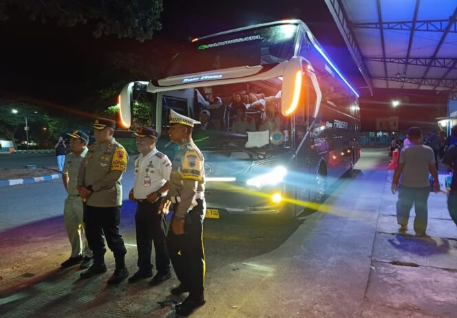 
					Kapolres Wonogiri Pantau Langsung Kedatangan Mudik Gratis Asal Jabodetabek