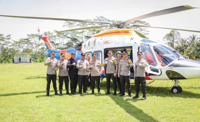 
					Pastikan Mudik Aman dan Lancar, Kapolda Jateng Gunakan Helikopter Untuk Pantau Arus Mudik