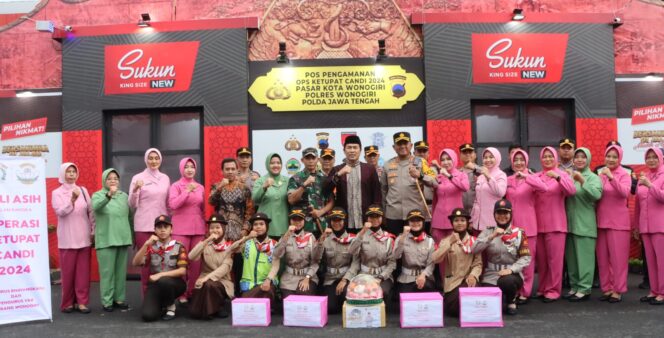 
					Polres Wonogiri bersama Forkopimda Cek Pos Pam Ops Ketupat 2024 serta Bagikan Bingkisan