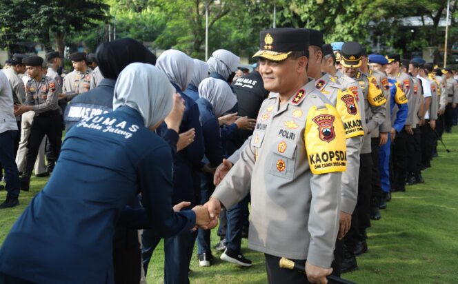 
					Suasana Haru Warnai Halal Bihalal Polda Jateng, Kapolda: Ini Ops Ketupat Candi Terakhir Saya Sebelum Pensiun