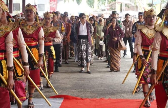 
					Upacara Labuh Laut Larung Sembonyo di Pantai Prigi Trenggalek, Mas Ipin Ajak Warganya Jaga Lingkungan