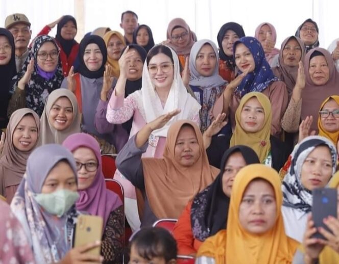 
					Novita Hardini Dorong 10 Ribu UMKM di Trenggalek Dapatkan Sertifikat Halal Gratis Kemenkop