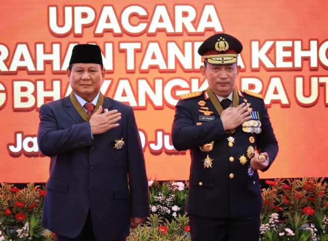 
					Menhan Prabowo Subianto Terima Penghargaan Tanda Kehormatan Bintang Bhayangkara Utama Polri