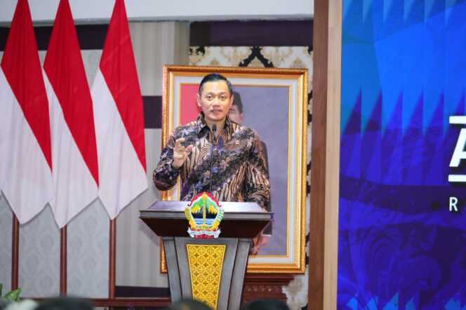 
					Cegah Potensi Kejahatan Pertanahan, Menteri AHY Resmikan Implementasi Sertipikat Tanah Elektronik di Provinsi Jawa Tengah