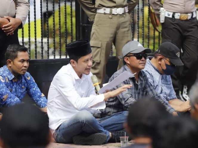 
					Ratusan Masa Demo Kerusakan Jalan, Wabup Trenggalek Minta Maaf Perbaikan Jalan Belum Maksimal