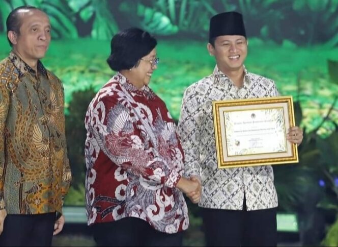 
					Bupati Trenggalek Kembali Raih Apresiasi Pembinaan Proklim dari KLHK