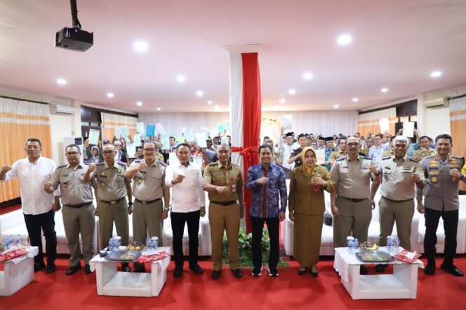 
					Selamatkan Setengah Triliun Aset Negara, Wamen ATR/Waka BPN Serahkan Sertipikat Tanah ke Pemkot Malang