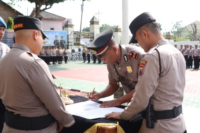 
					Kapolres Wonogiri Pimpin Sertijab Kapolsek Giritontro, Ini Sosok Penggantinya