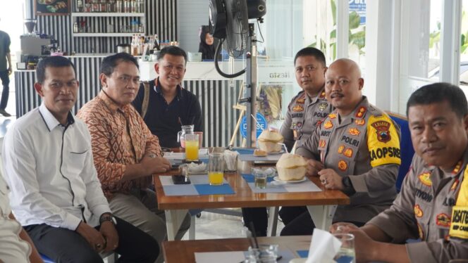 
					Wujudkan Pilkada Damai, Kapolres dan PJU Silaturahmi Ke Sejumlah Tokoh Agama di Wonogiri