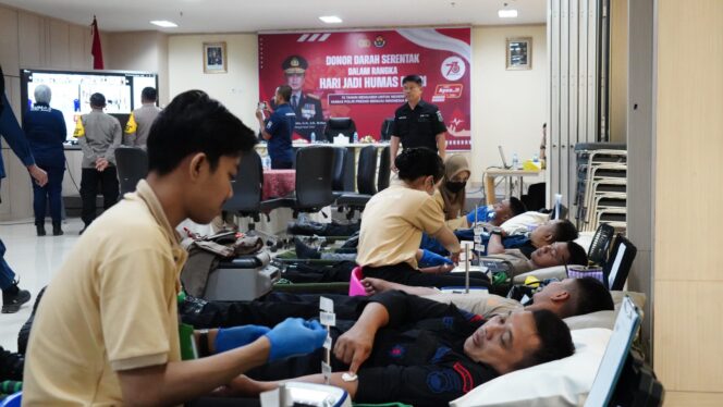 
					HUT Humas Polri Ke-73, Polda Jateng Gandeng Wartawan Gelar Donor Darah