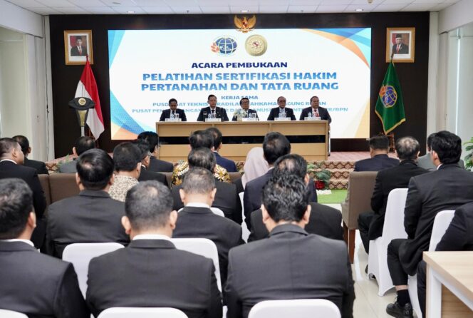 
					Gelar Sertifikasi Hakim bersama MA, Menteri AHY Tekankan Pentingnya Kolaborasi