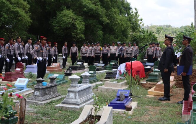 
					Salah Satu Anggota Terbaik Berpulang, Polres Wonogiri Gelar Upacara Pemakaman