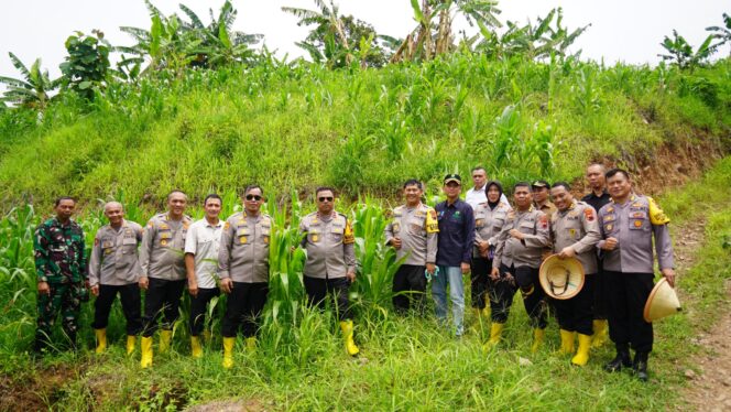 
					Polda Jateng Warnai Semangat Hari Pahlawan Dengan Launching Program Swasembada Pangan
