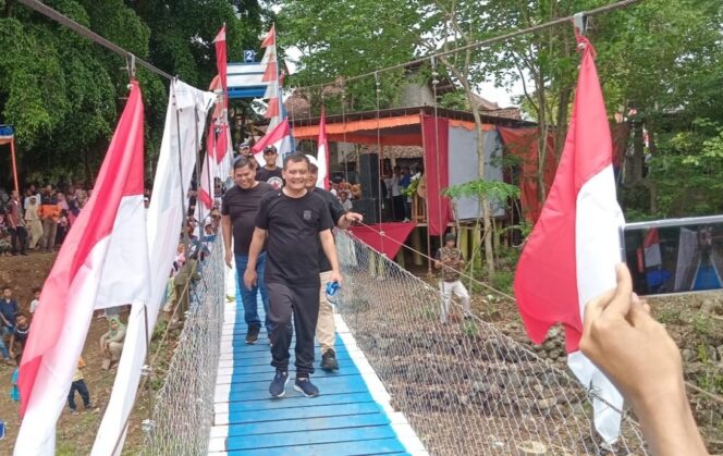 
					Ahmad Luthfi Hadiri Peresmian Jembatan Gantung di Sidoharjo, Permudah Konektivitas Masyarakat