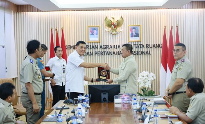 
					Menteri ATR/BPN dan Menhan Akan Bekerja Sama untuk Amankan Aset Negara