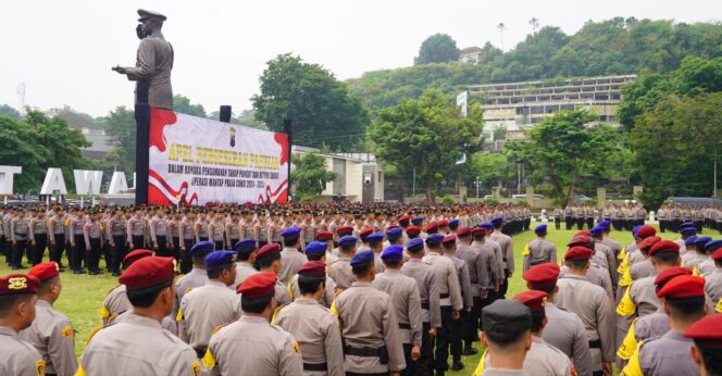
					Polda Jateng Gelar Apel Pergeseran Pasukan BKO Pengamanan TPS Pilkada 2024 ke 10 Polres