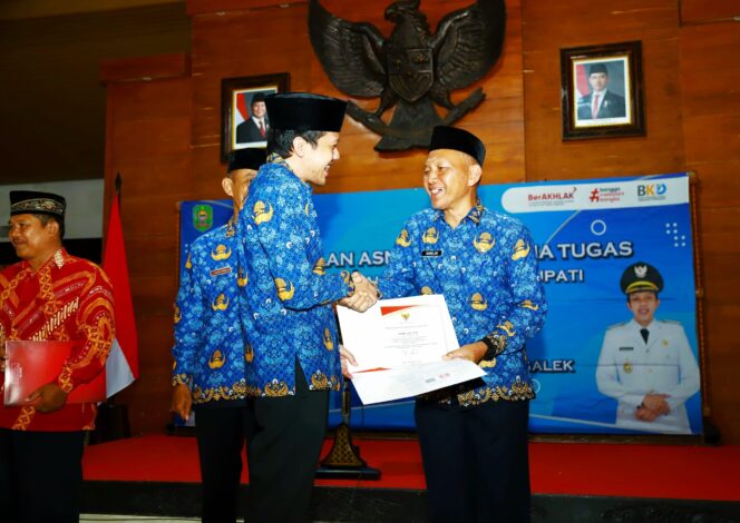 
					84 ASN di Trenggalek Terima SK Pensiun, Wabup Syah Berpesan Teruskan Dedikasi Untuk Masyarakat