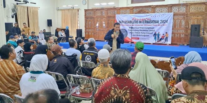 
					Ahmad Luthfi memberikan pesan inspiratif kepada anak-anak YPAC (Zul)