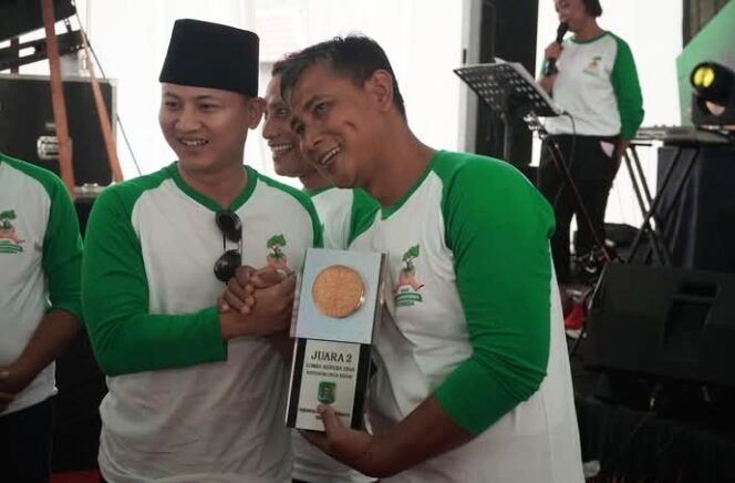 
					Peringatan Hari Menanam Pohon Indonesia 2024, Bupati Trenggalek Serahkan Penghargaan Adipura Desa