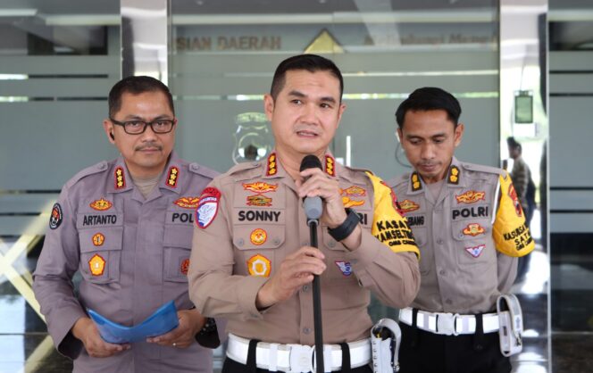 
					Catat! Mulai Jumat 20 Desember 2024,Polda Jateng Berlakukan Pembatasan Kendaraan Barang di Jalur Tol dan Non-Tol