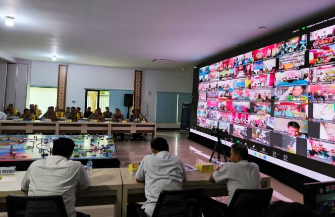 
					Jamin Kelancaran Arus Mudik Nataru 2024, Kapolda Jateng Tinjau Pospam Terpadu Gerbang Tol Kalikangkung