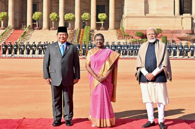 
					Presiden Republik Indonesia, Prabowo Subianto, tiba di Istana Rashtrapati Bavan, India, pada tanggal 25 Januari 2025/ Foto: @prabowo