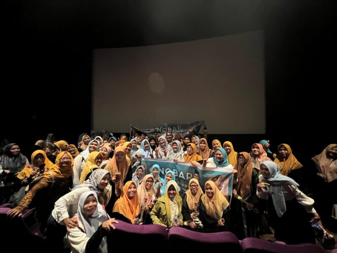 
					Acara nonton bareng (nobar) film 