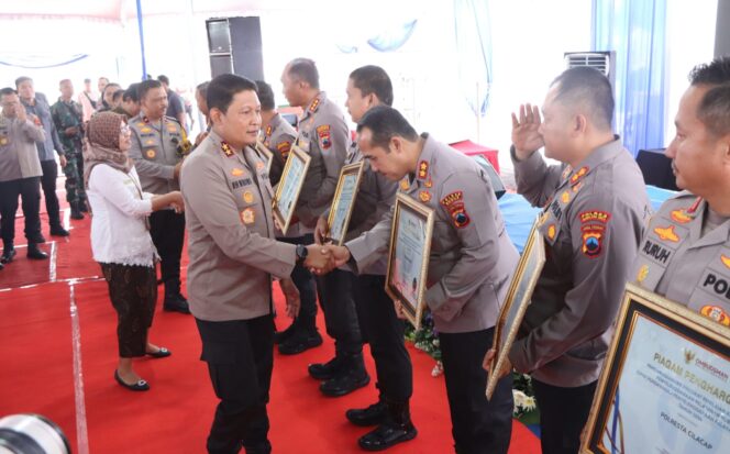 
					Polres Wonogiri Raih Penghargaan Pelayanan Publik dari Ombudsman RI