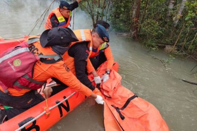 
					Proses evakuasi berlangsung intensif hingga hari ketiga, dengan enam korban berhasil dievakuasi pada Senin (24/2/2025)/ Foto: Antara