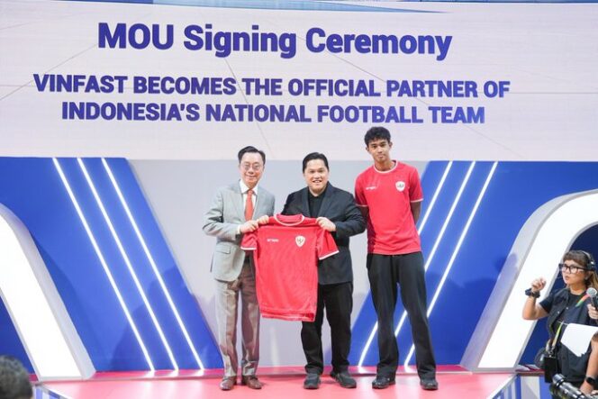 
					PSSI telah menandatangani kerja sama strategis dengan VinFast, perusahaan mobil listrik asal Vietnam./ Foto: @erickthohir
